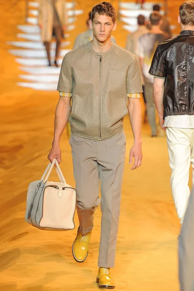Look 9